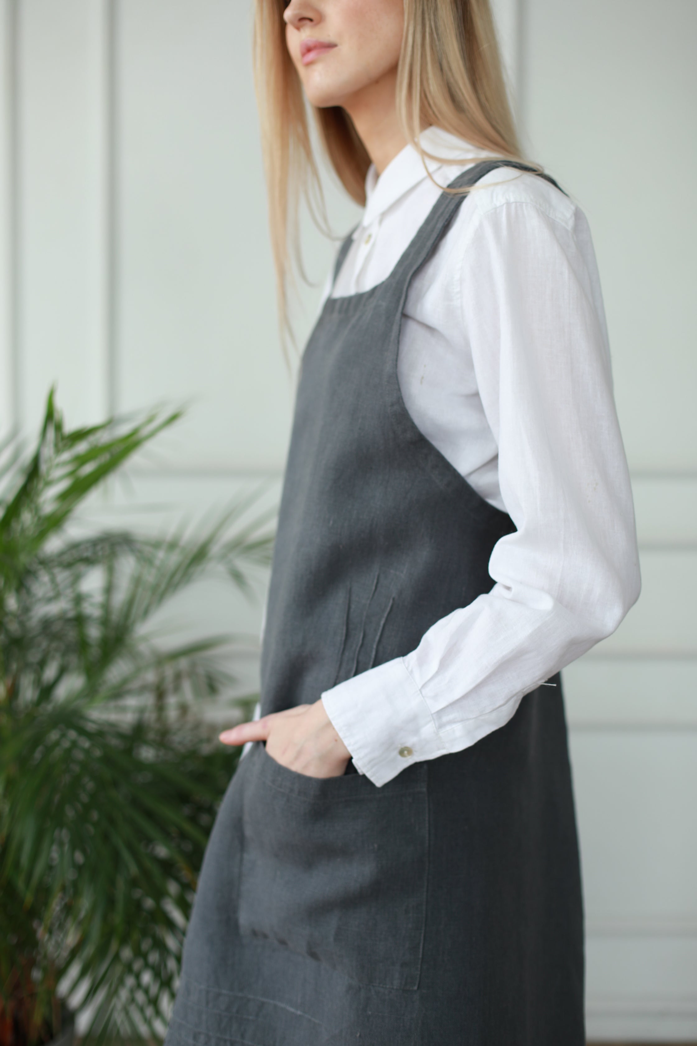 GRAY GARDEN APRON