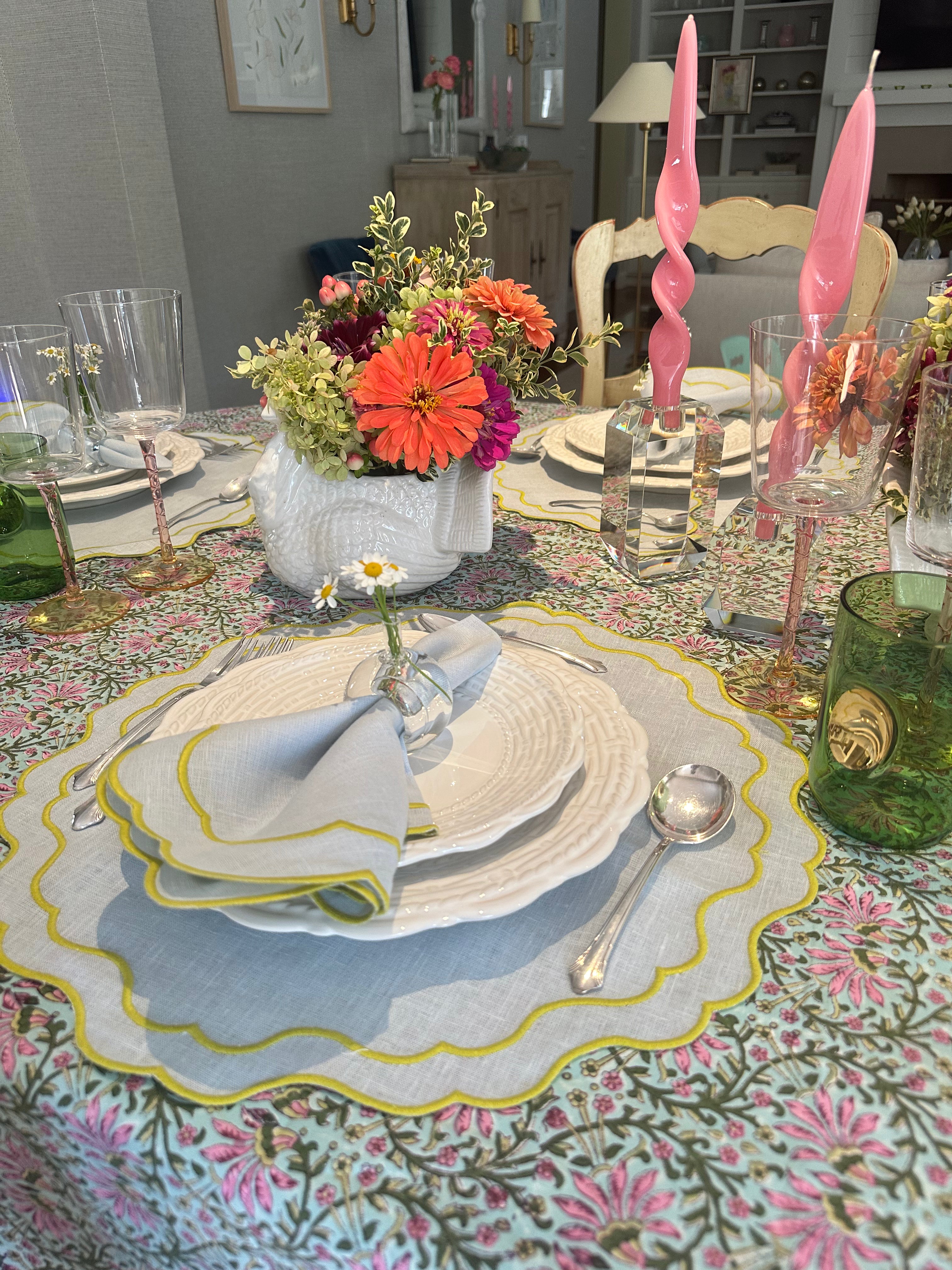 LINEN SCALLOPED PLACEMAT SET