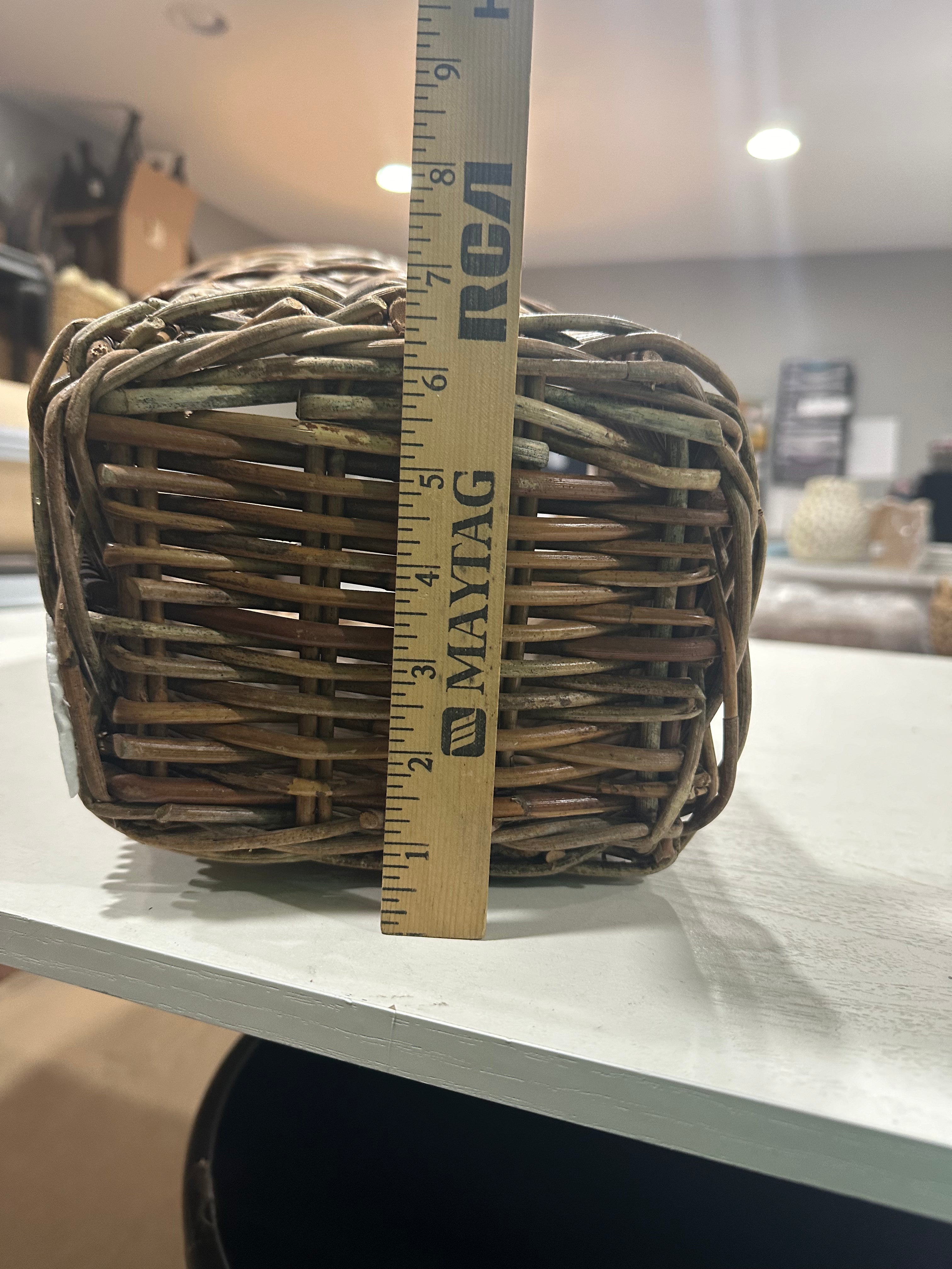 FRENCH COUNTRY WALL BASKET