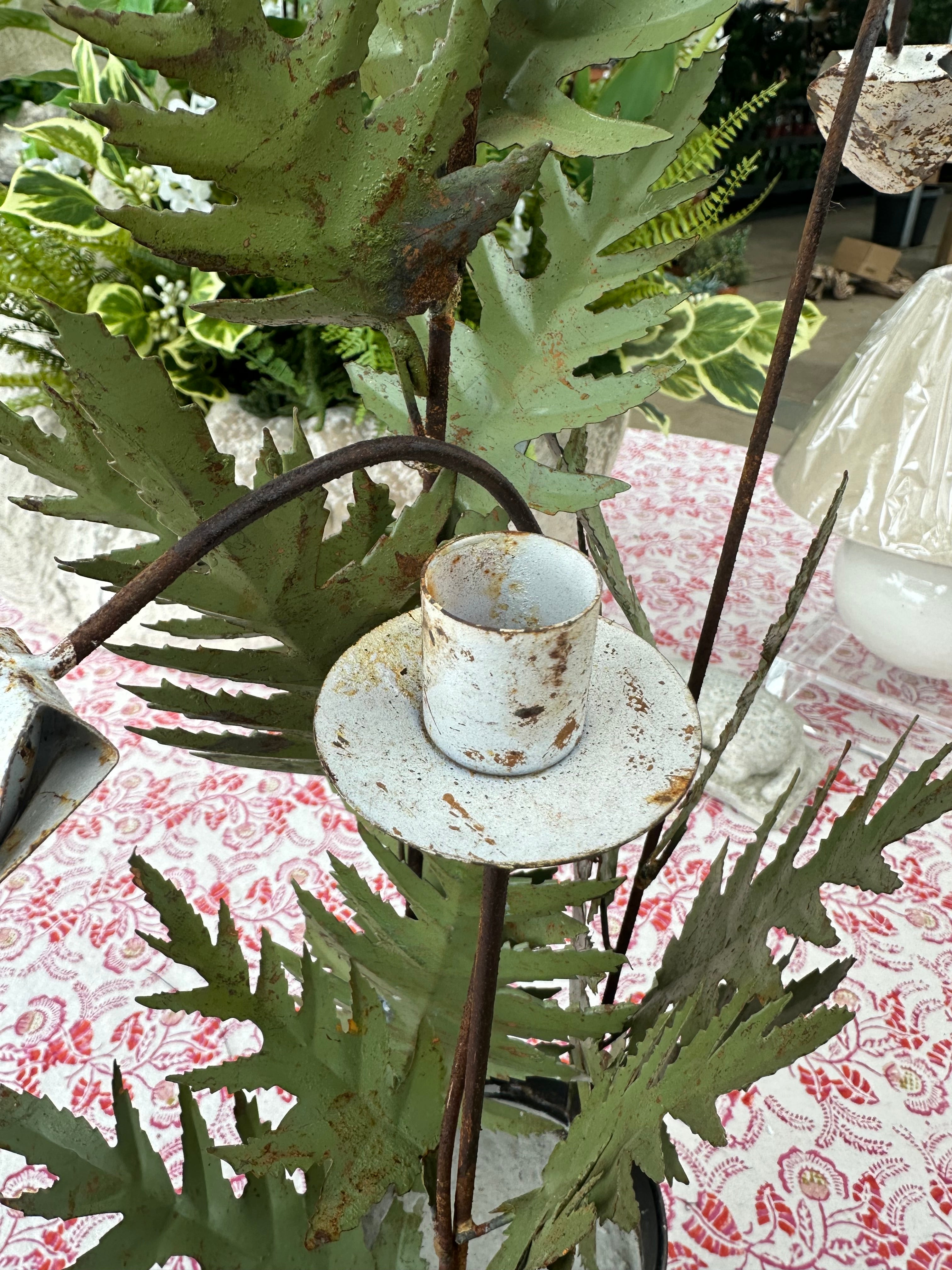 METAL FLORAL TAPER HOLDER
