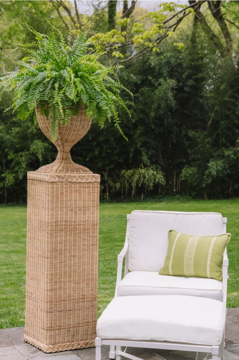 BRAIDED SQUARE BASE URN